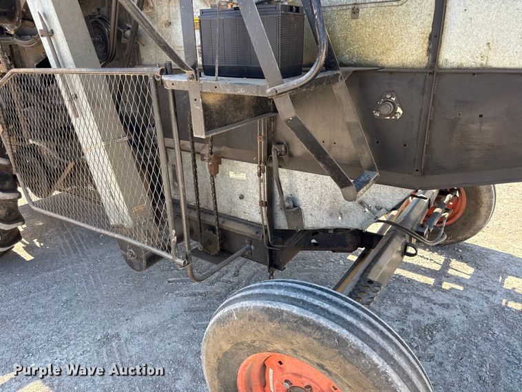 image for item EC4602 Gleaner K2 combine