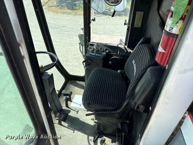 image for item EC4602 Gleaner K2 combine