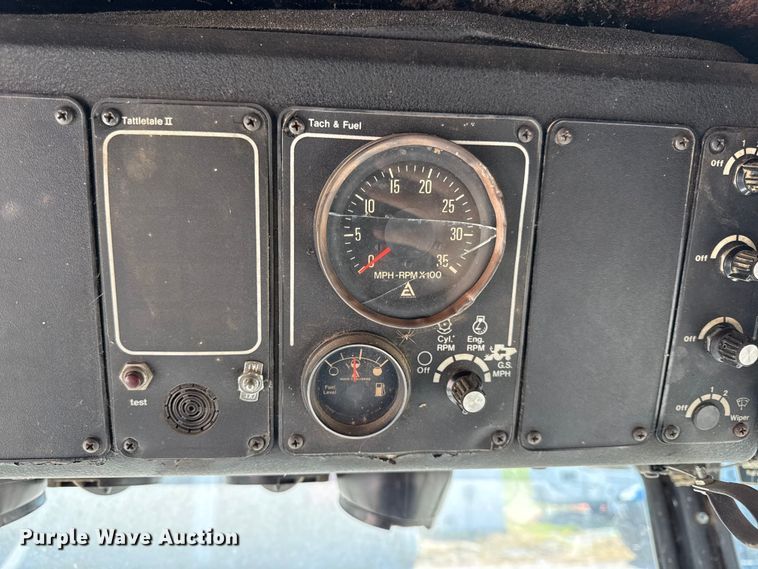image for item EC4602 Gleaner K2 combine