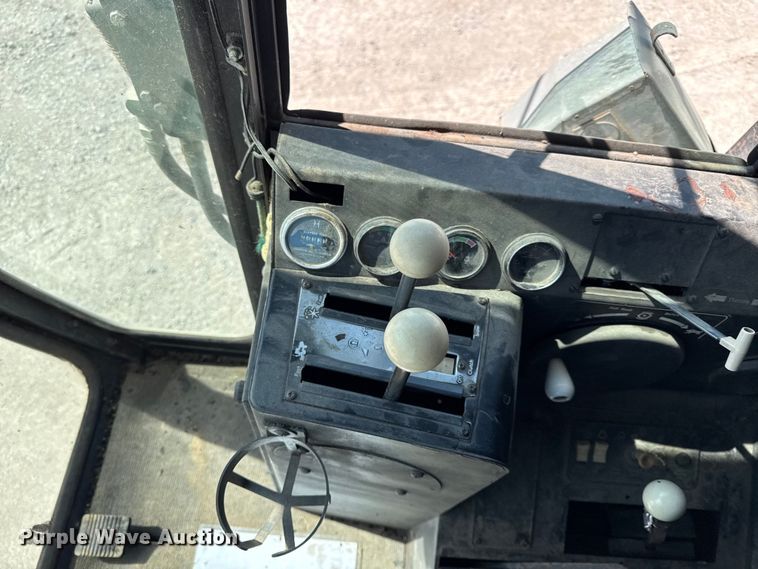 image for item EC4602 Gleaner K2 combine
