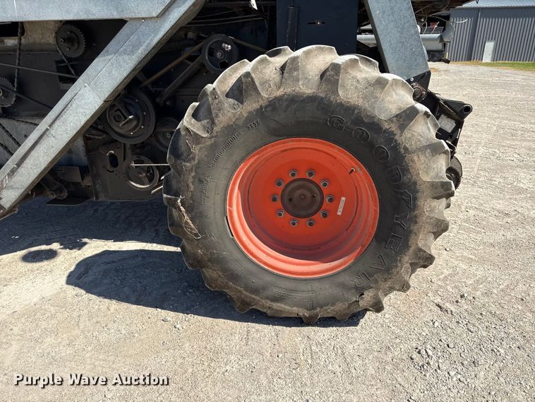 image for item EC4602 Gleaner K2 combine