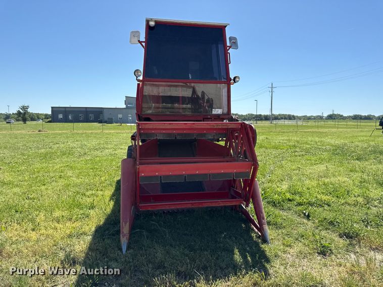 image for item EC4603 Massey Ferguson MF8 combine