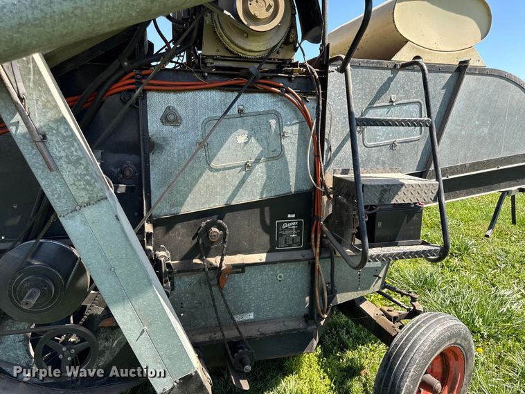 image for item EC4604 Gleanor E combine
