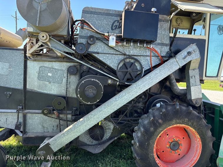 image for item EC4604 Gleanor E combine
