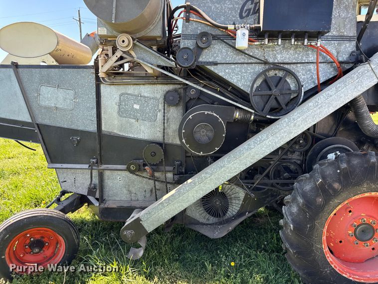 image for item EC4604 Gleanor E combine