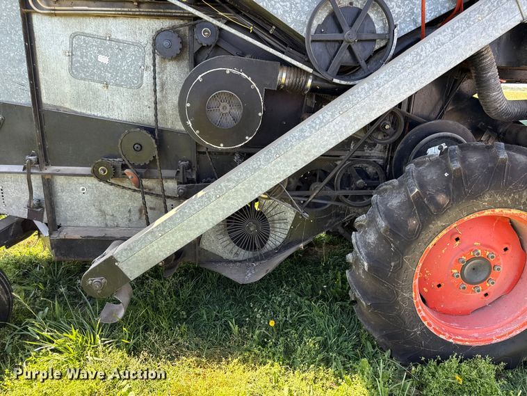 image for item EC4604 Gleanor E combine