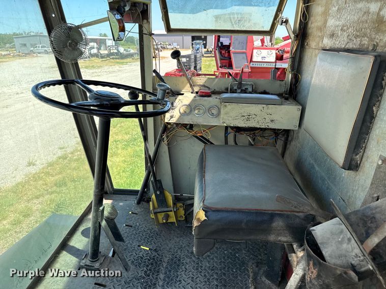 image for item EC4604 Gleanor E combine