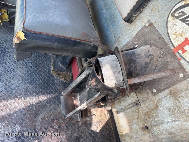 image for item EC4604 Gleanor E combine