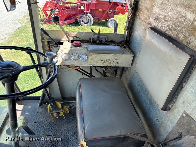 image for item EC4604 Gleanor E combine