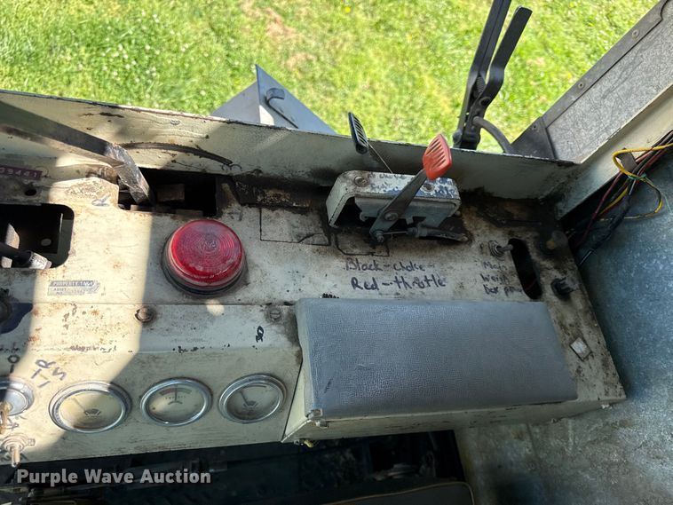 image for item EC4604 Gleanor E combine
