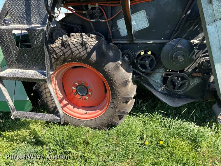 image for item EC4604 Gleanor E combine