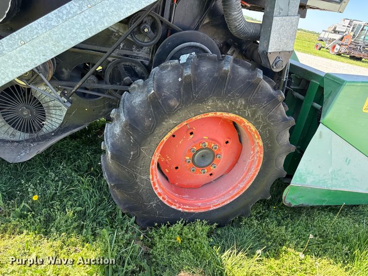 image for item EC4604 Gleanor E combine
