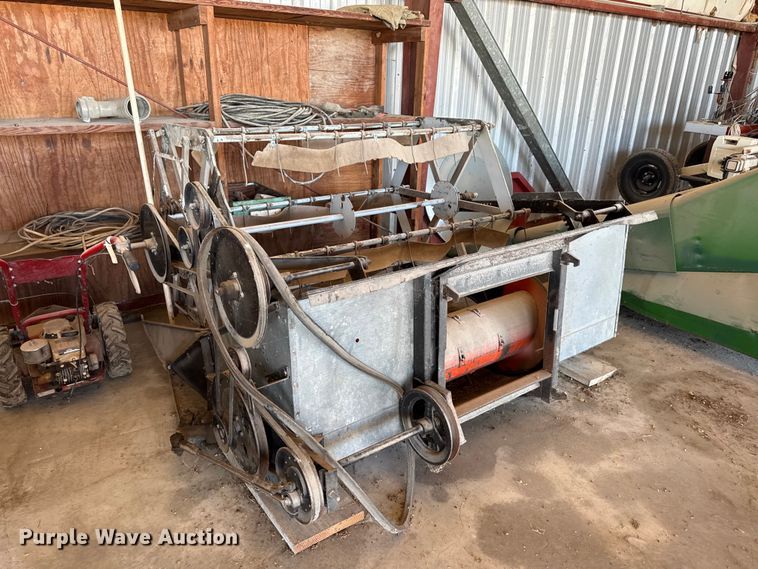 image for item EC4604 Gleanor E combine