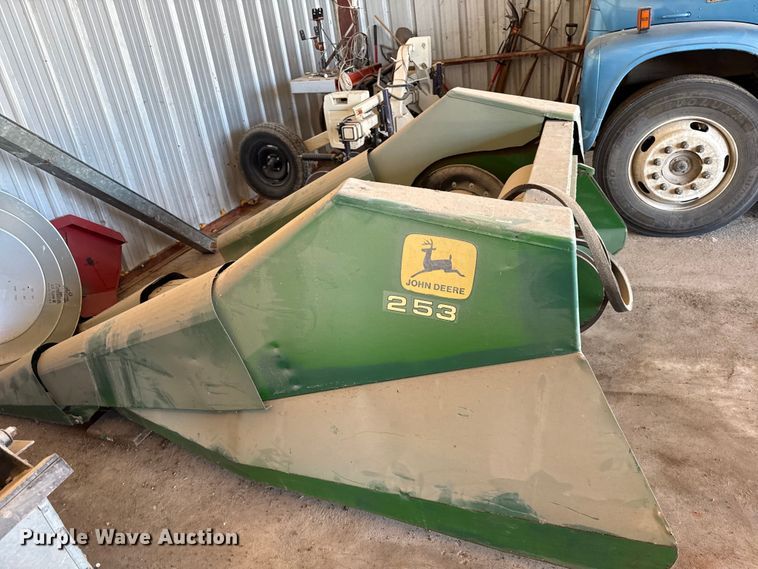 image for item EC4604 Gleanor E combine