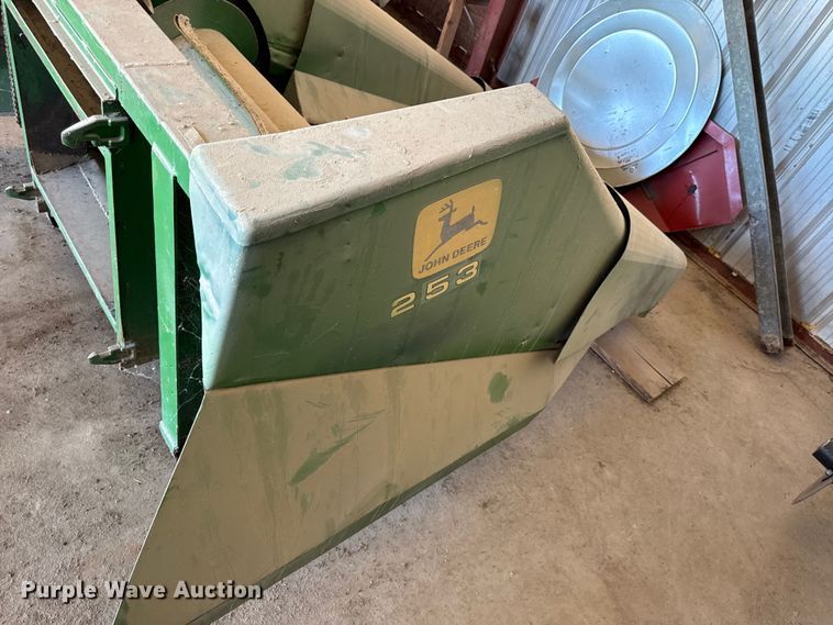 image for item EC4604 Gleanor E combine