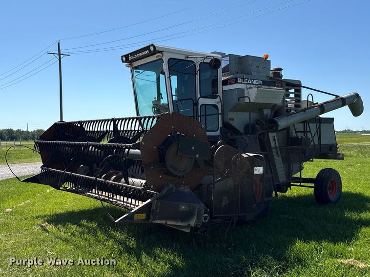 image for item EC4605 Gleaner F2 combine