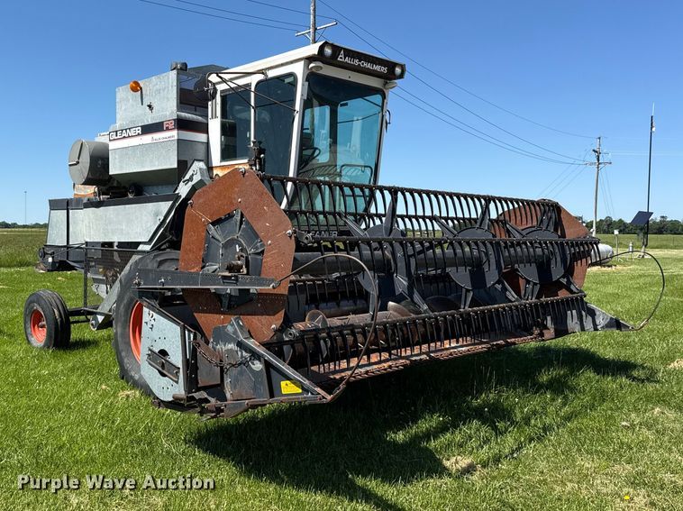 image for item EC4605 Gleaner F2 combine