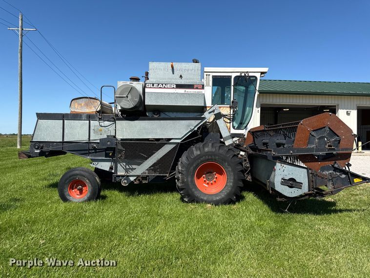 image for item EC4605 Gleaner F2 combine