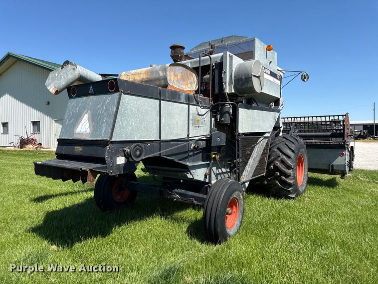 image for item EC4605 Gleaner F2 combine