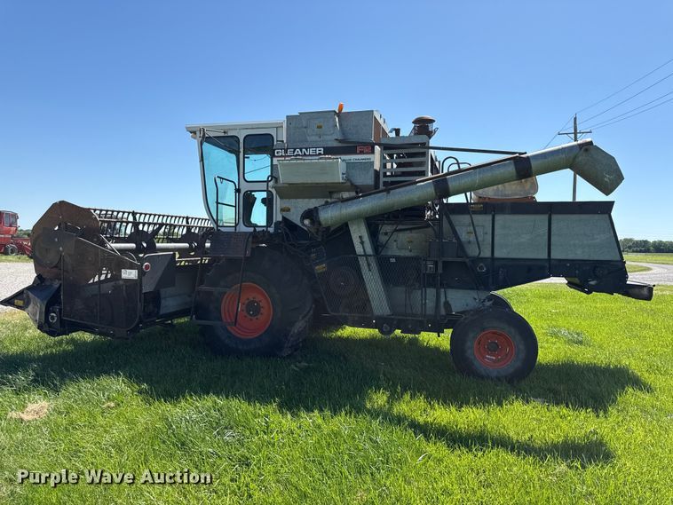 image for item EC4605 Gleaner F2 combine