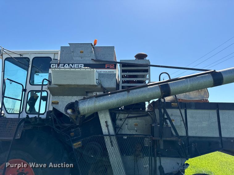 image for item EC4605 Gleaner F2 combine