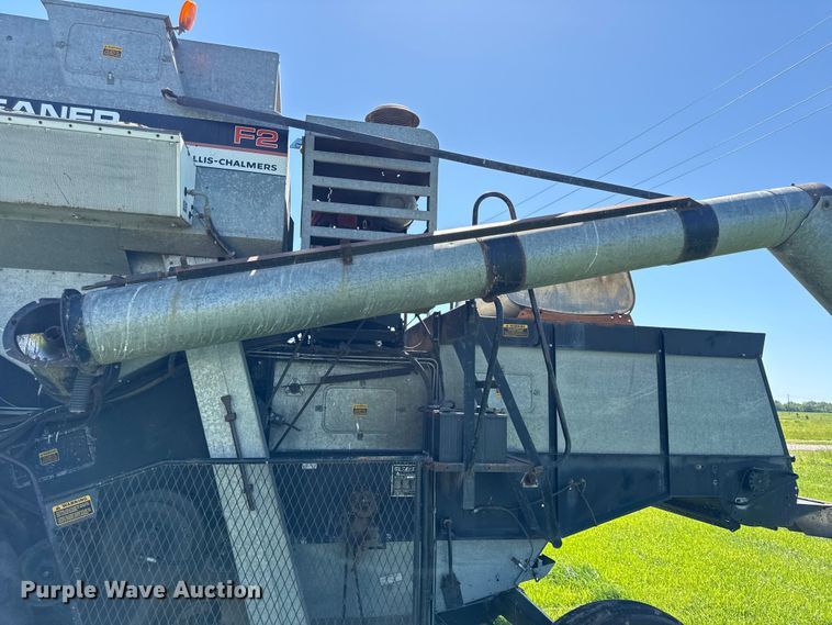 image for item EC4605 Gleaner F2 combine