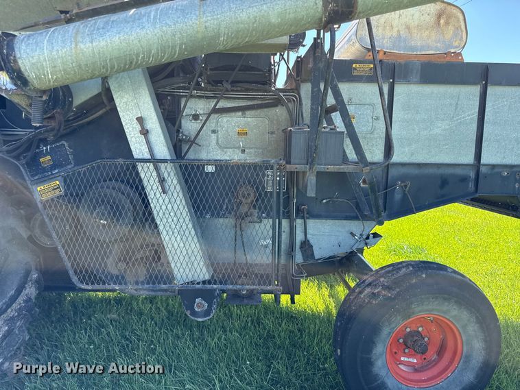 image for item EC4605 Gleaner F2 combine