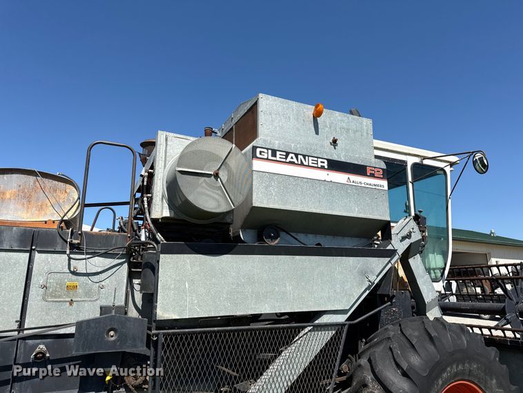 image for item EC4605 Gleaner F2 combine