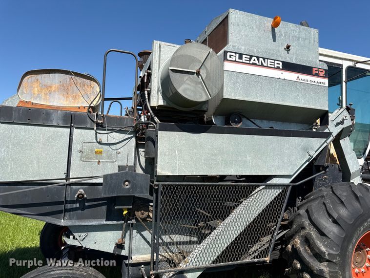 image for item EC4605 Gleaner F2 combine