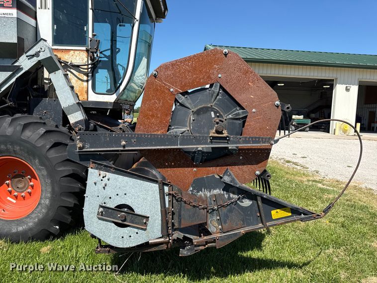 image for item EC4605 Gleaner F2 combine