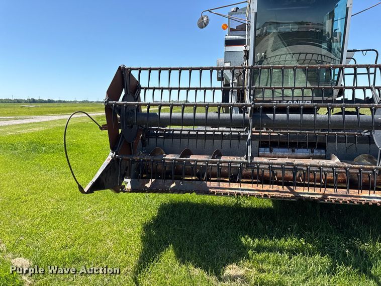 image for item EC4605 Gleaner F2 combine