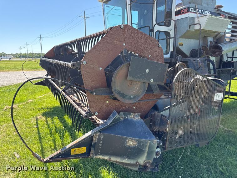 image for item EC4605 Gleaner F2 combine