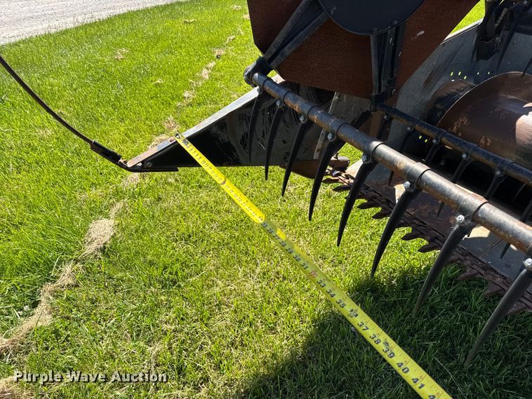 image for item EC4605 Gleaner F2 combine