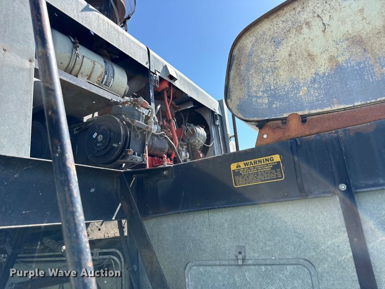 image for item EC4605 Gleaner F2 combine
