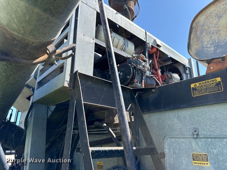 image for item EC4605 Gleaner F2 combine