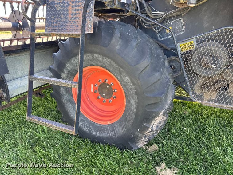 image for item EC4605 Gleaner F2 combine