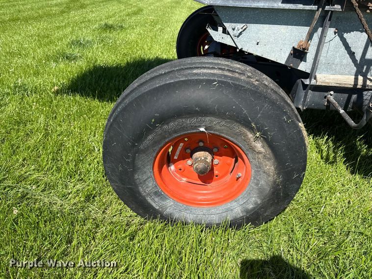 image for item EC4605 Gleaner F2 combine
