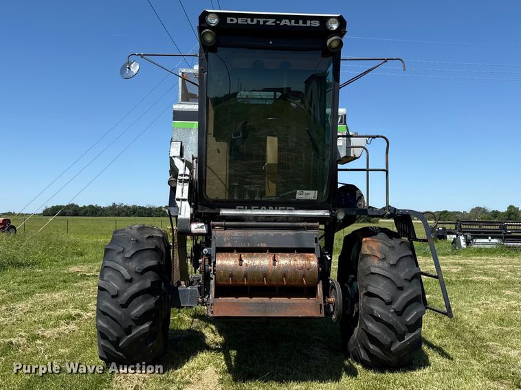 image for item EC4606 Gleaner F3 combine