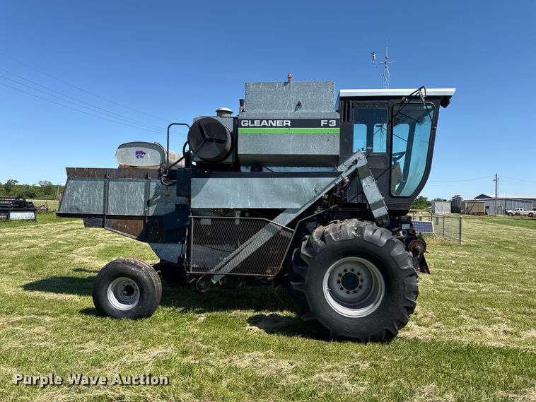 image for item EC4606 Gleaner F3 combine