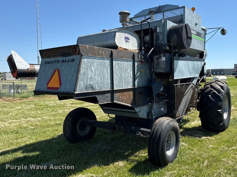image for item EC4606 Gleaner F3 combine
