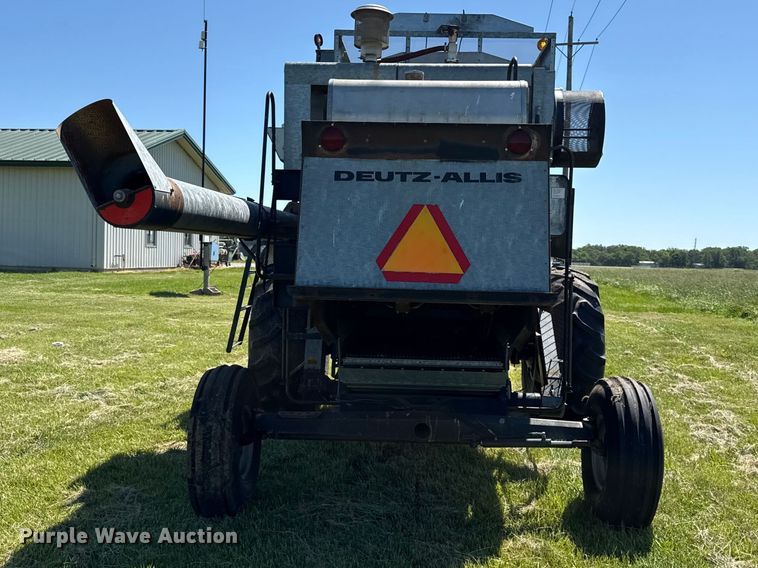 image for item EC4606 Gleaner F3 combine