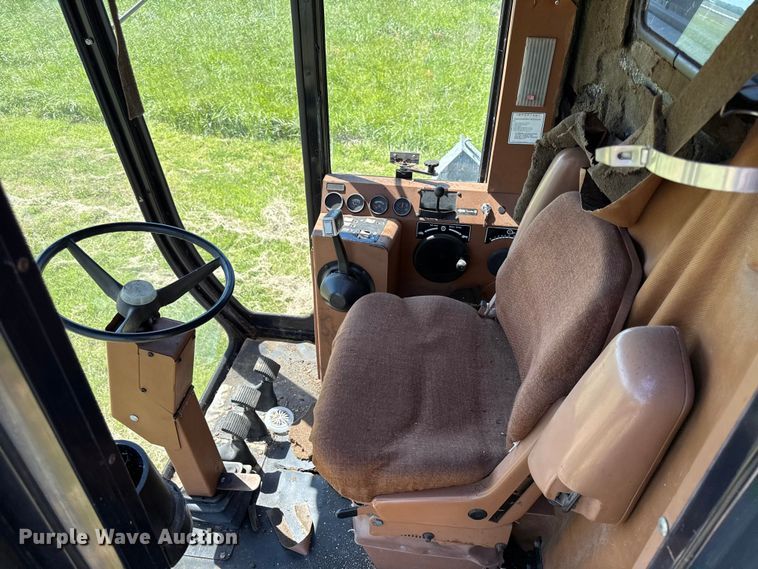 image for item EC4606 Gleaner F3 combine