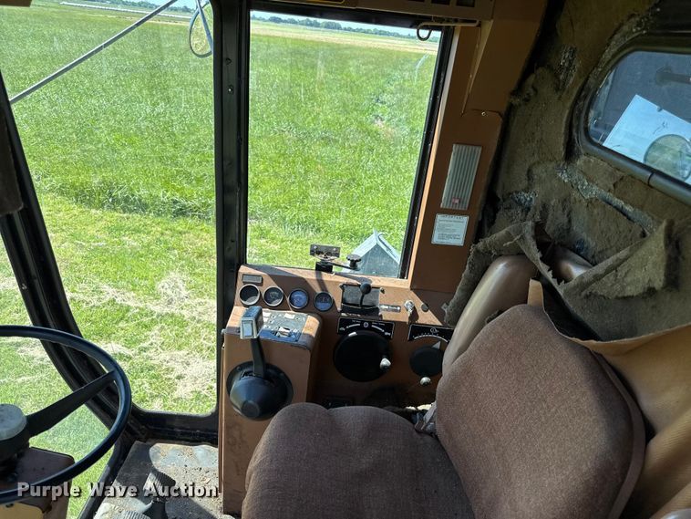 image for item EC4606 Gleaner F3 combine