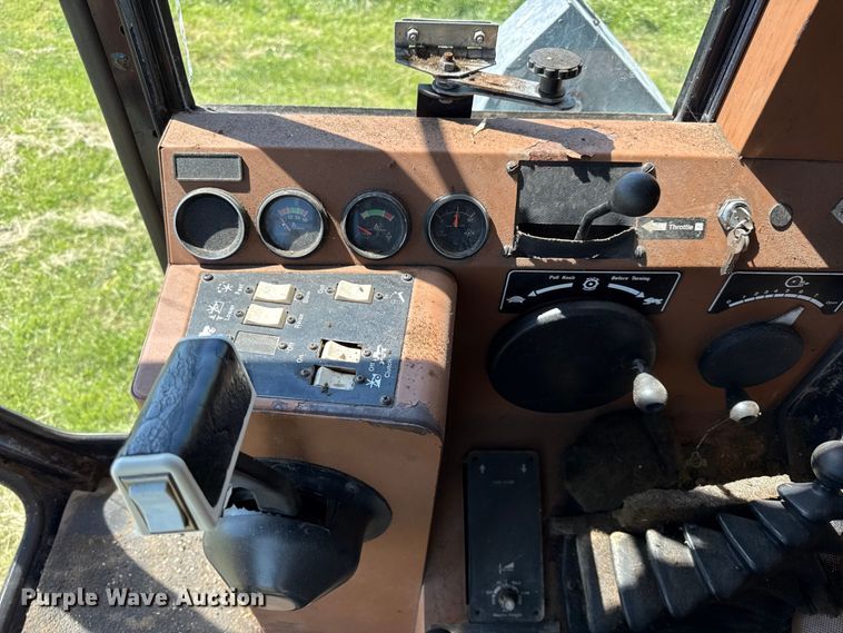 image for item EC4606 Gleaner F3 combine