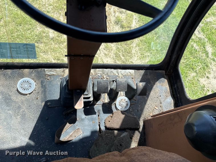 image for item EC4606 Gleaner F3 combine