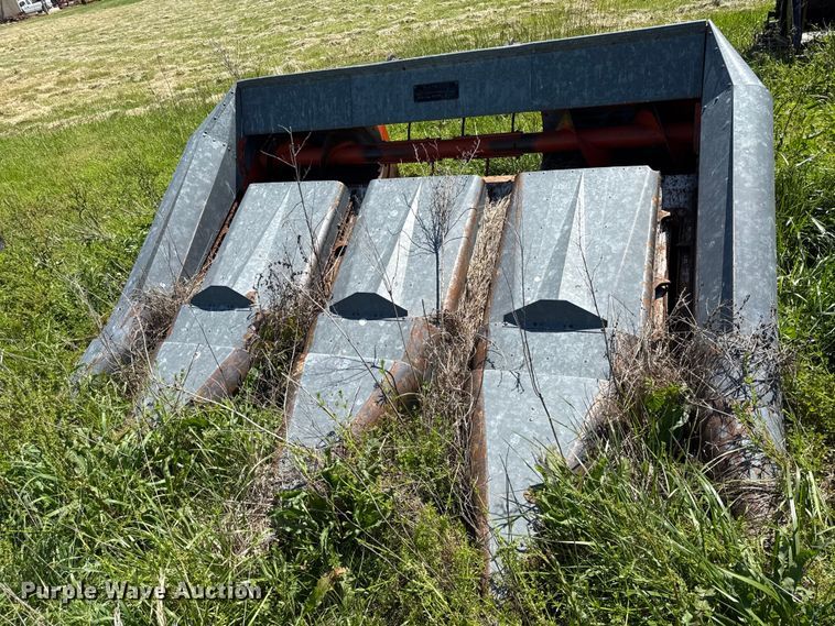 image for item EC4607 Gleaner corn head