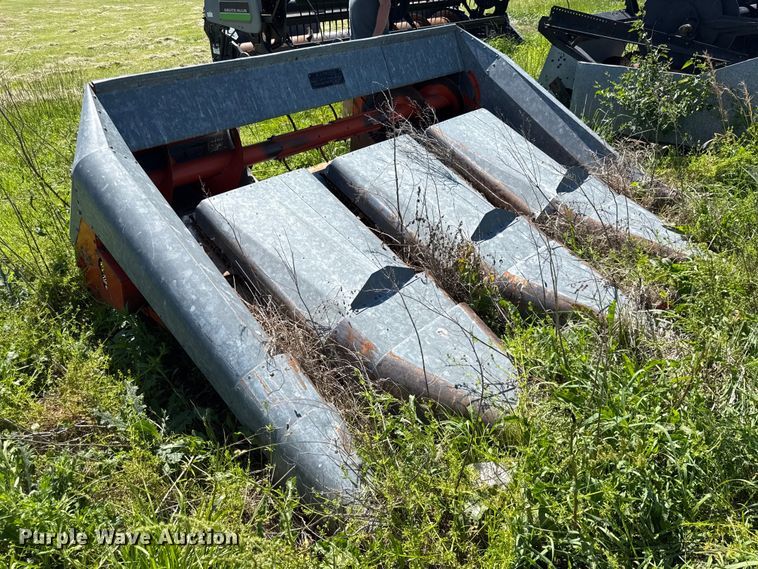 image for item EC4607 Gleaner corn head