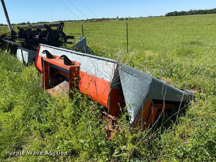 image for item EC4607 Gleaner corn head