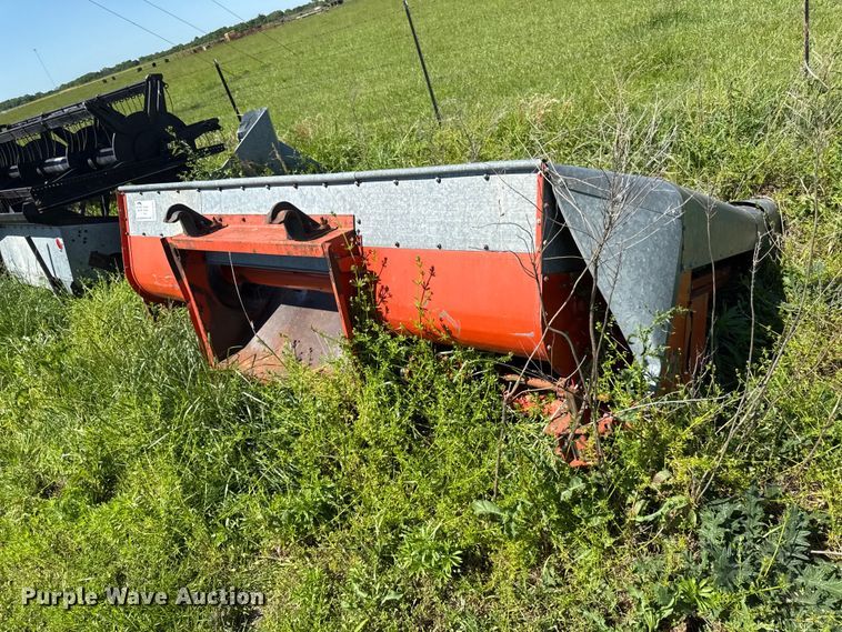 image for item EC4607 Gleaner corn head