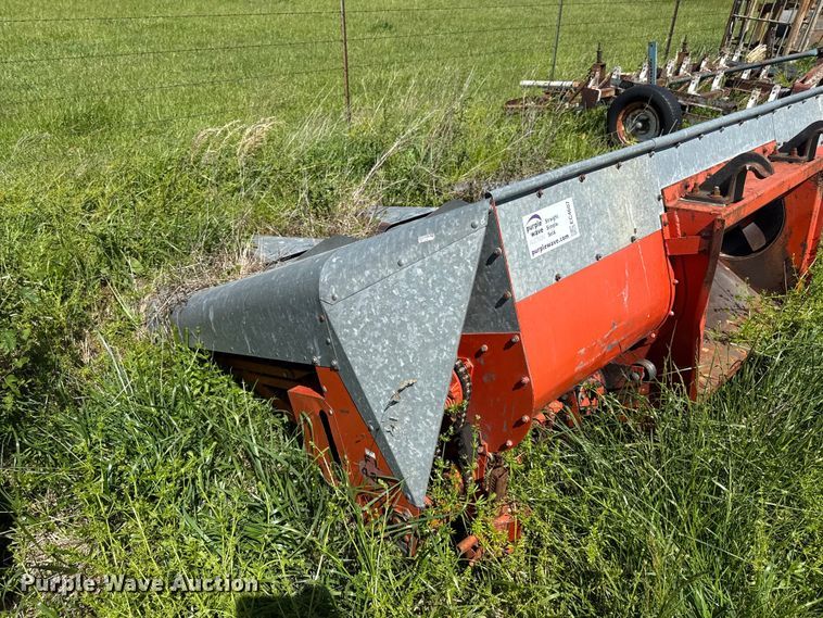 image for item EC4607 Gleaner corn head